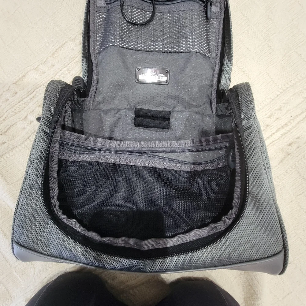 Tumi Men's Nylon with Leather Trim Hanging Toiletry Shaving Zip Bag Gray